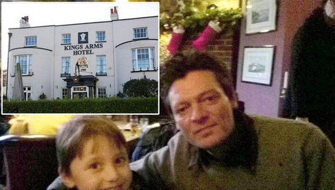 És mögötte egy fekete szellem ...