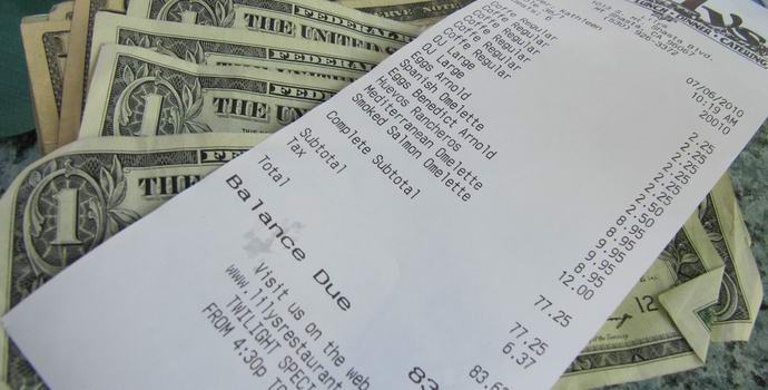 Az amerikaiak megkapják a számlát, hogy nem vettek részt az esküvőn.