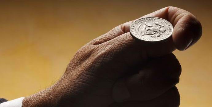 Az amerikaiak úgy döntöttek, hogy a polgármester érmékkel dobja