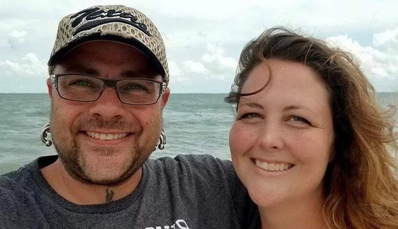 Az amerikai szinte meghalt, miközben megharapott egy kígyófejjel.