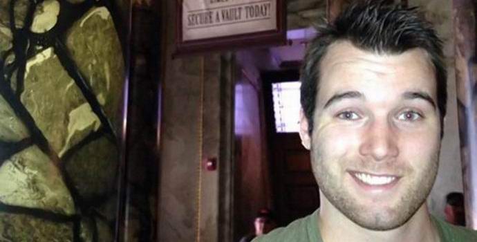 Az amerikai elvesztette a fejét, amikor tűzijátékot dobott tőle