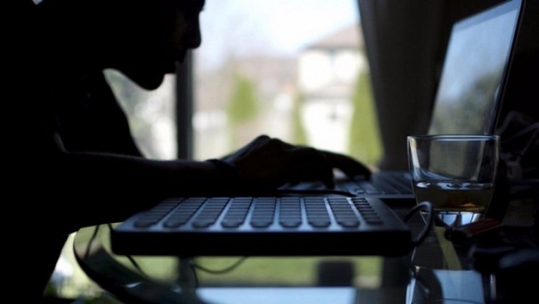 Az amerikai ragaszkodik a laptop házasságához