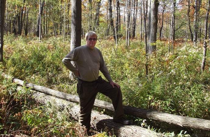 Az amerikai többször fényképezett yetit az erdőben