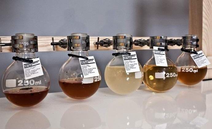 Egy amerikai whiskyt készít egy idős cukorbeteg vizeletéből.