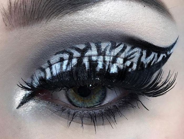 Az amerikai sminkművész évszázadokon át festette festményeit