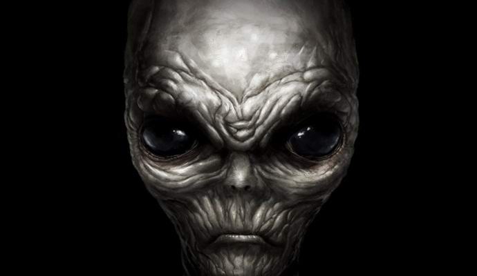 Az amerikai fiú hátborzongató szürke idegeneket lát