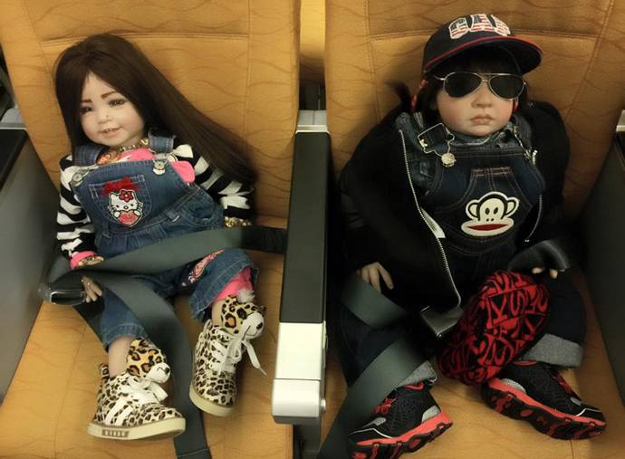 A thaiföldi légitársaság úgy döntött, hogy a babákat egyenlő módon szolgálja ki az emberekkel