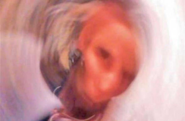 A nagymama unokáját önmagáról önarcképek küldött a másik világból