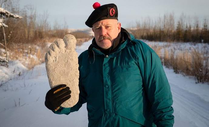 A volt amerikai rendőr megígéri, hogy mégis talál Alaszkában.