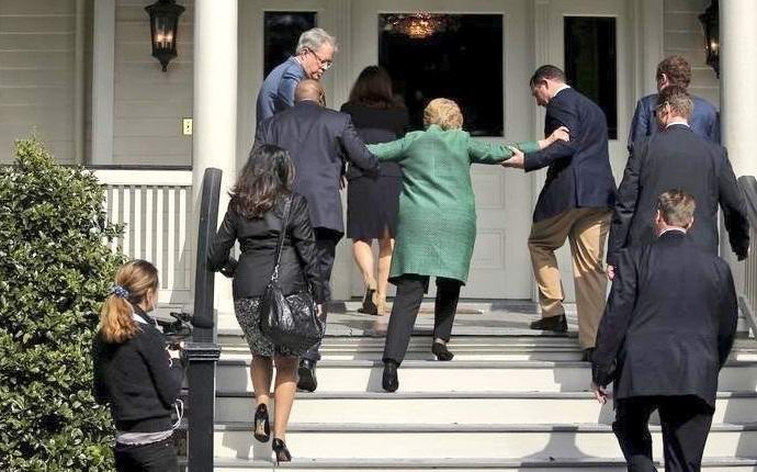 A beteg Hillary Clintont kettős cseréli?