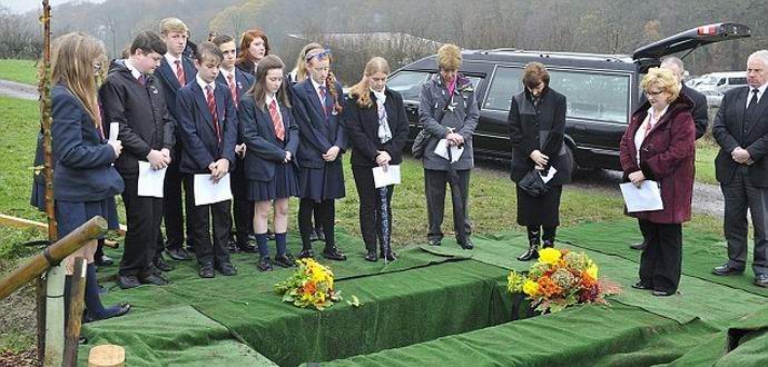 A brit eltemette az edzőcsontot