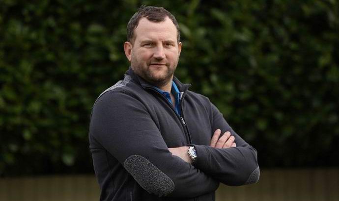 A brit, állandóan beszélgetve a sejtén, agyrákban halt meg