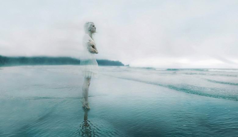 A brit egy titokzatos fehér szellemet fényképezett a folyó mellett