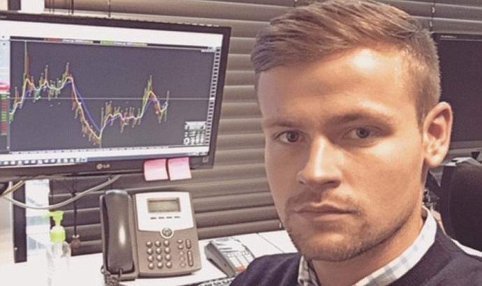 A brit azt állítja, hogy árnyéka éli az életét