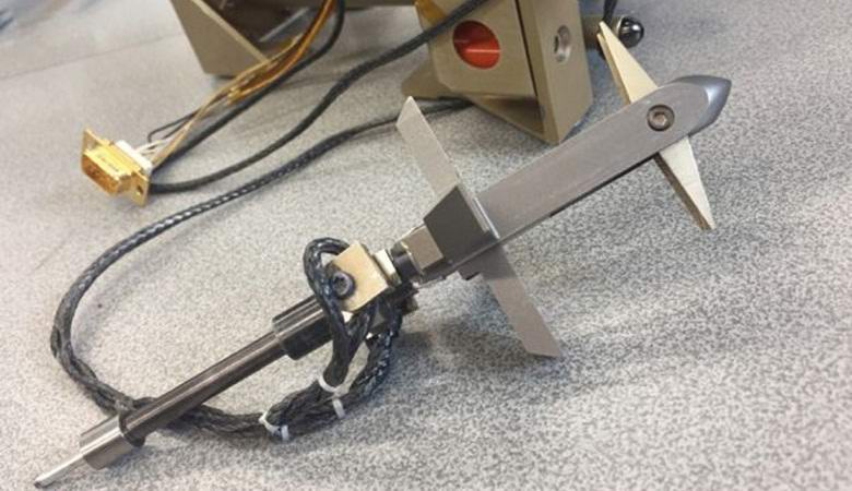 A brit műholdas hárfán kigúnyolta az űrhajókat