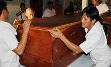 A buddhista szerzetes megígérte, hogy lelassítja magát a spontán égésre