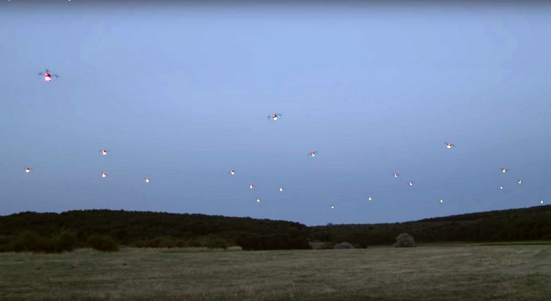 Miniatűr drónok önszervező rajjai - új irány a robotikában