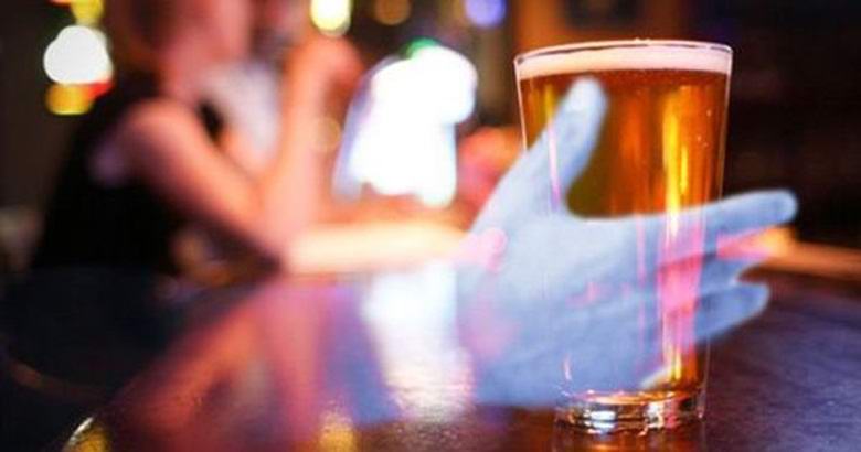 A pokol egy angol kocsma bejutott egy megfigyelő kamera lencséjébe