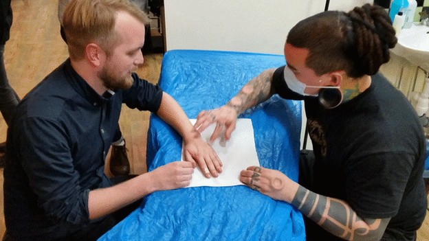 Chip a bőr alatt - mint személyi igazolvány