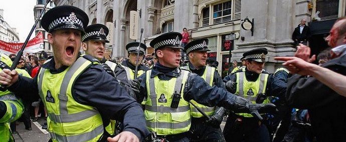 A demokrácia a pénzzsák fegyelmezetlen ereje