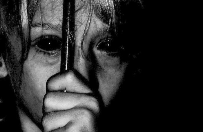 Fekete szemű gyermekek: lehet menekülni tőlük?