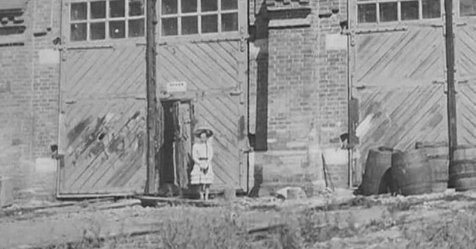 A szellem lány a múlt század elején