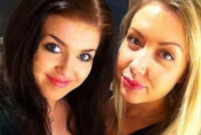 A lányok selfie-t készítettek a kocsmában, és egy idős nő szellemét forgatták.