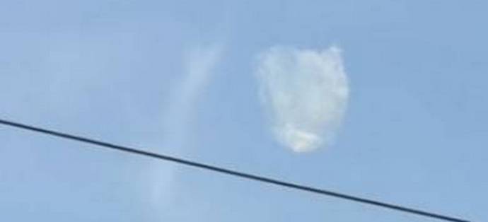 Várt egy UFO-t és felhő formájában