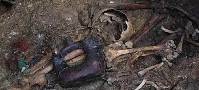 Meghosszabbított koponyájú emberek ősi temetkezési helye