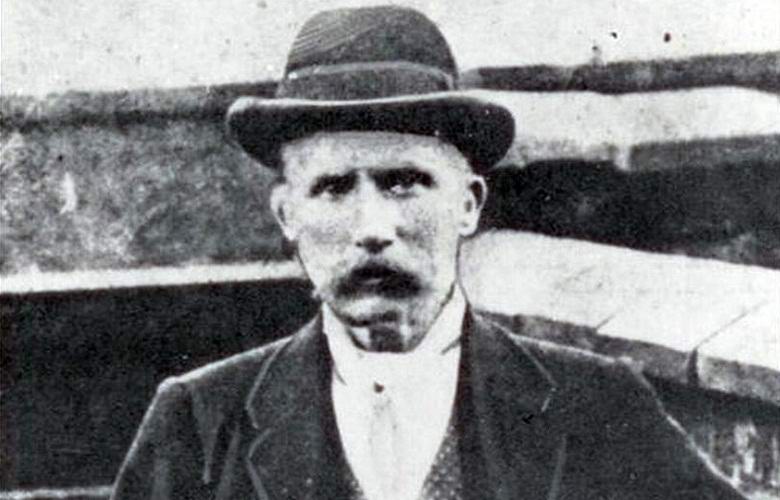 Egy titokzatos lyukba szívódó ember szelleme továbbra is megpróbál kijutni.