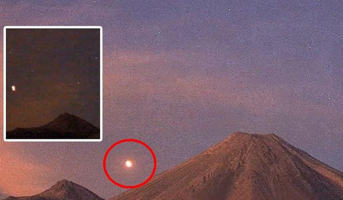 Két UFO leszáll a Colima vulkánban