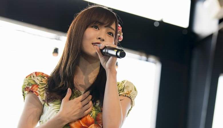 A japán énekes kettősje volt a fotón