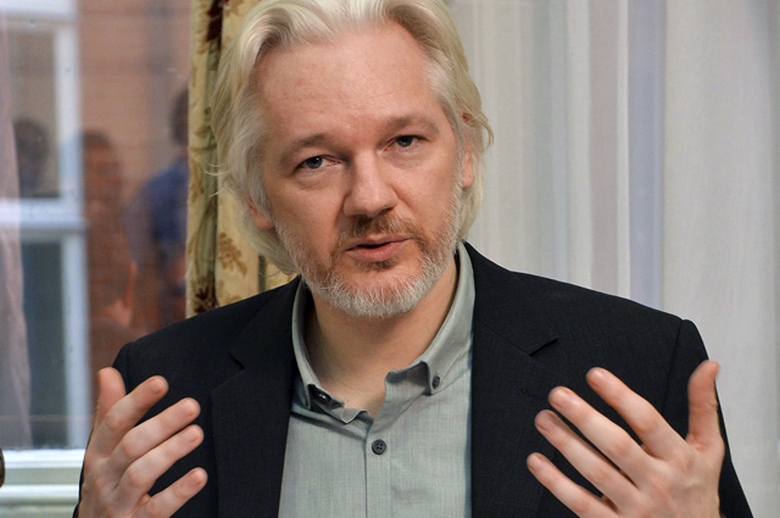 Julian Assange furcsa kódolást tett: összeesküvés-terapeuták veszteséggel