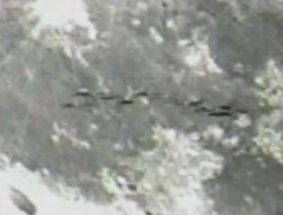 Az UFO század repül a hold előtt - lövésfigyelő kamera