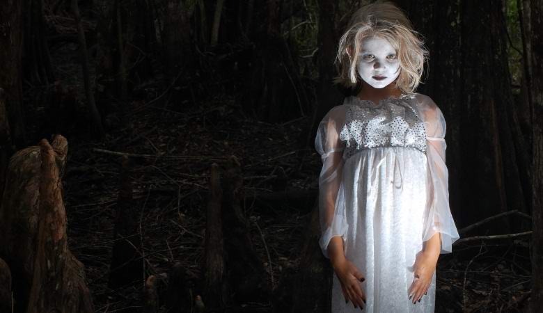 A kedves fogak lányának fantomja kamerába került