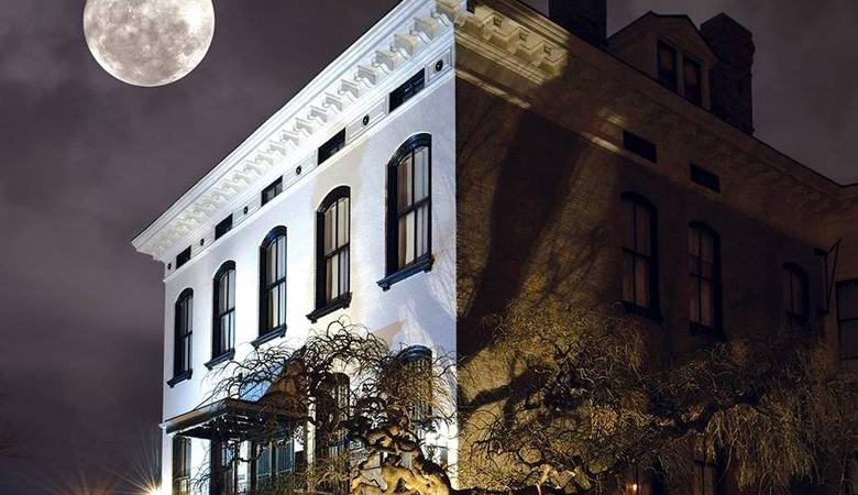 A fantom figura elfogták egy híres kastélyban