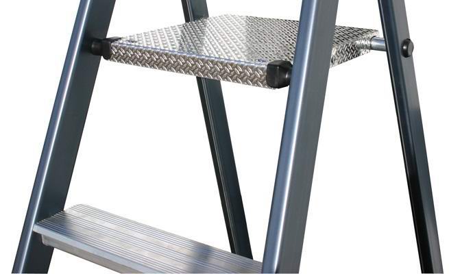 A létrával játszó poltergeista megijesztette a munkást