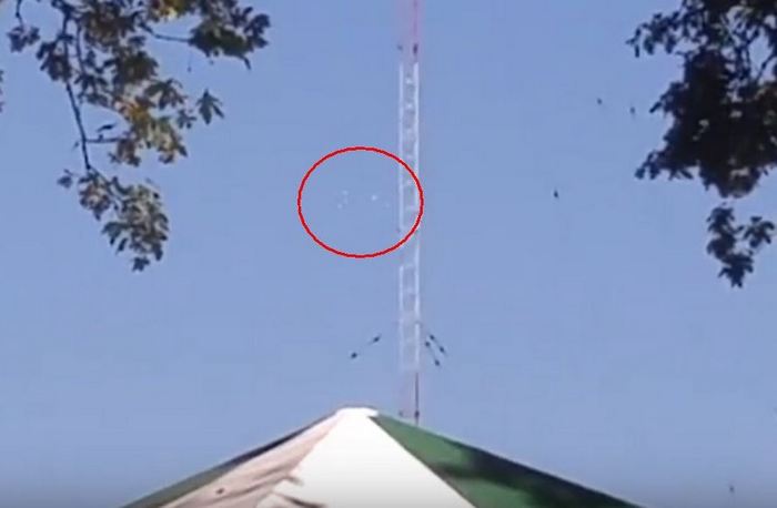 Az idegenek nevetnek ránk