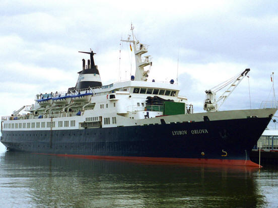 Az írok arra várnak, hogy a kannibál patkányok a szellemhajóból érkezzenek