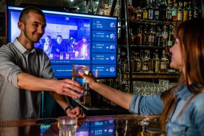 A mesterséges intelligencia az Egyesült Királyság bárjaiban települ