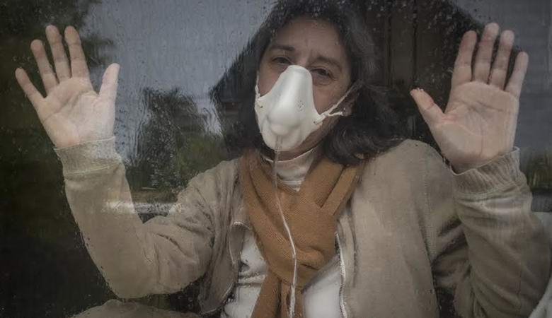 Egy spanyol nő tizenhárom éve üveges ketrecben él, és nem tudta megérinteni szeretteit.