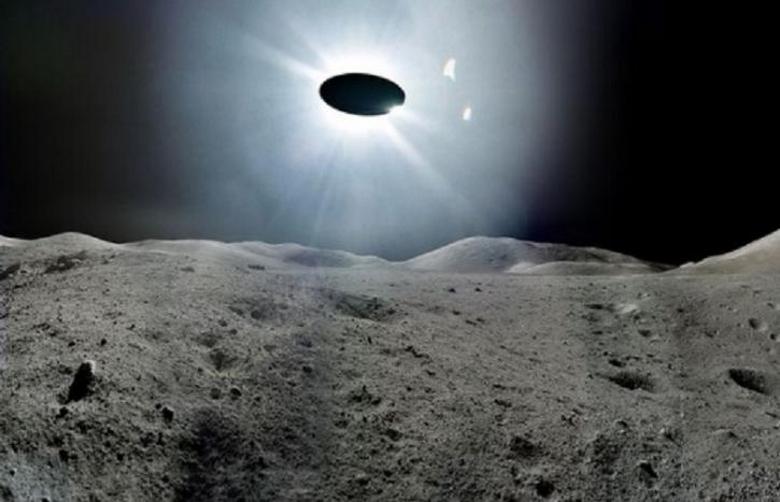 Az UFO kilép a hold kráteréről - nagyszerű videó