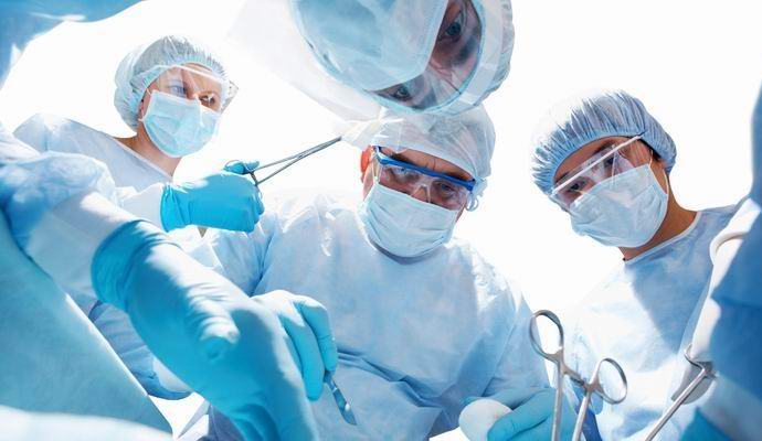 Egy nagy parazita ikreket eltávolítottak egy malajziai iskolás fiúról