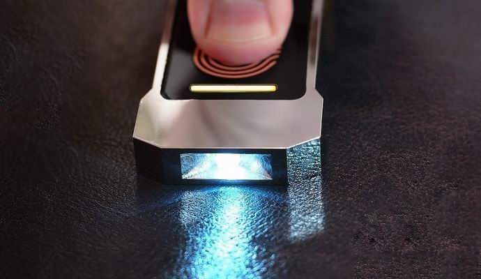 Talált hosszú élettartamú zseblámpa elem nélkül