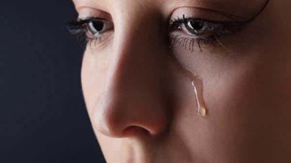 szakadjon le a bal szemről 