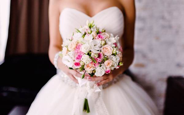 miért álmodik egy nőtlen lány esküvői ruháról 