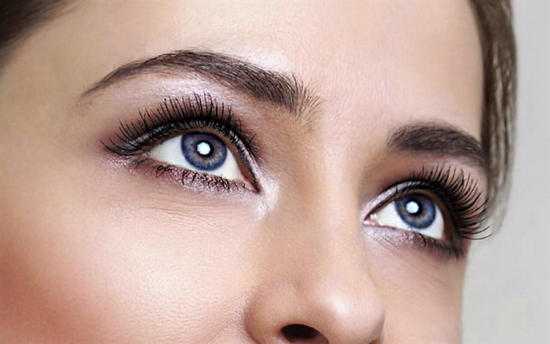 Mit jelent, ha viszket a szemöldök között 