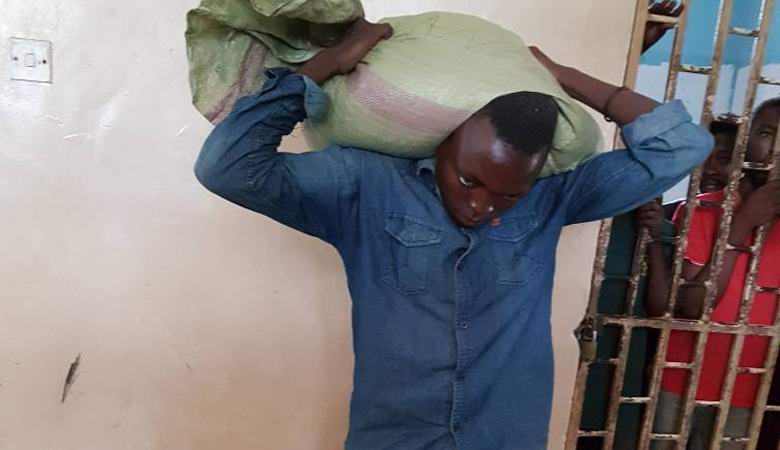 Egy embert misztikusan loptak el egy kukoricazsákot