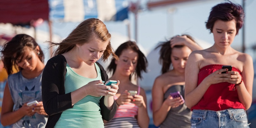 Hogyan befolyásolják a mobiltelefonok az agyi aktivitást?