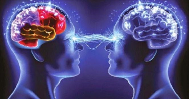 Hogyan lehet megtanulni olvasni mások gondolatait? 